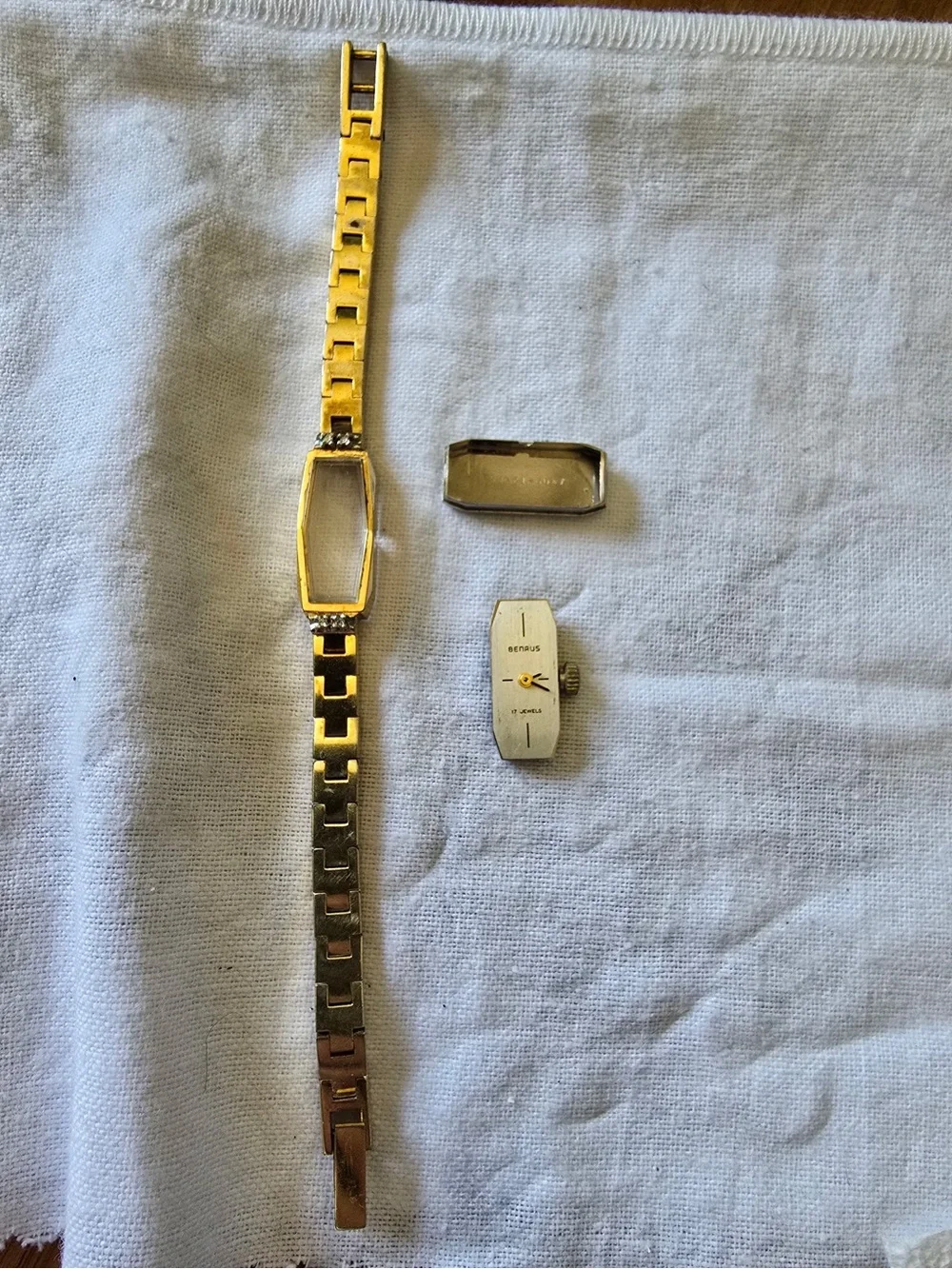 Vintage Ladies Benrus 17-Jewel Manual Wind Watch